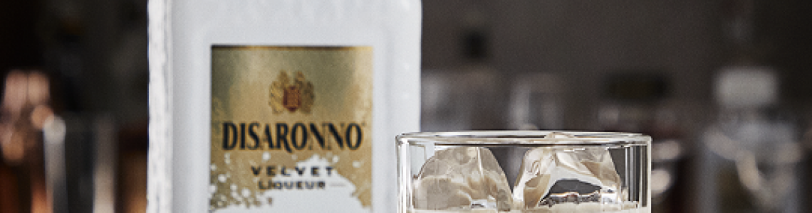 Velvet Godfather combines the classic Disaronno taste with the sensorial complexity of blended Irish whiskey. The experience is enhanced by the silky-smoothness of Disaronno Velvet